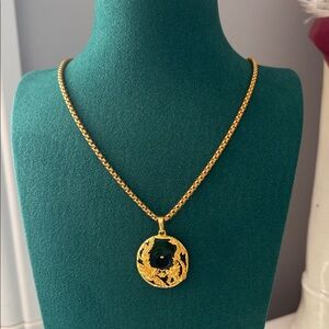 Elegant Green and Gold Pendant Necklace